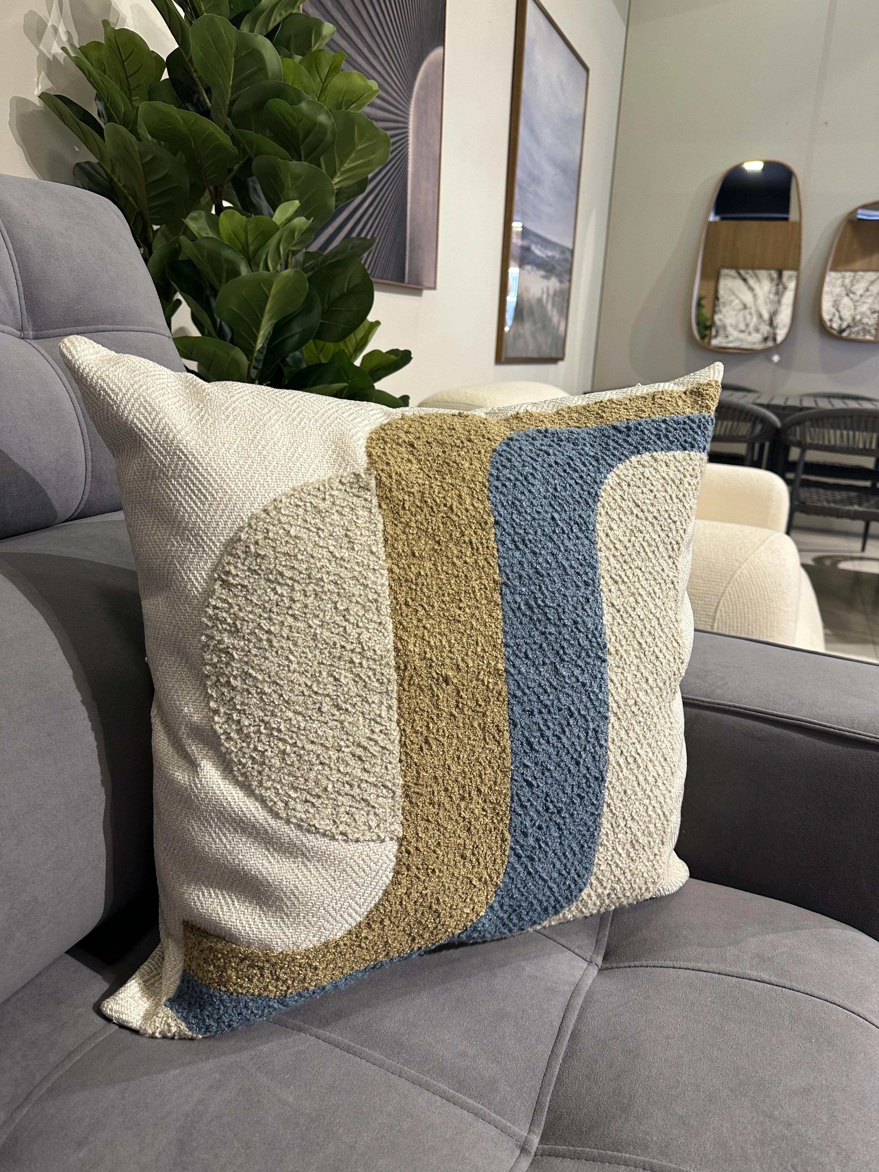 Almohada en tela Lino con bordado boucle tricolor