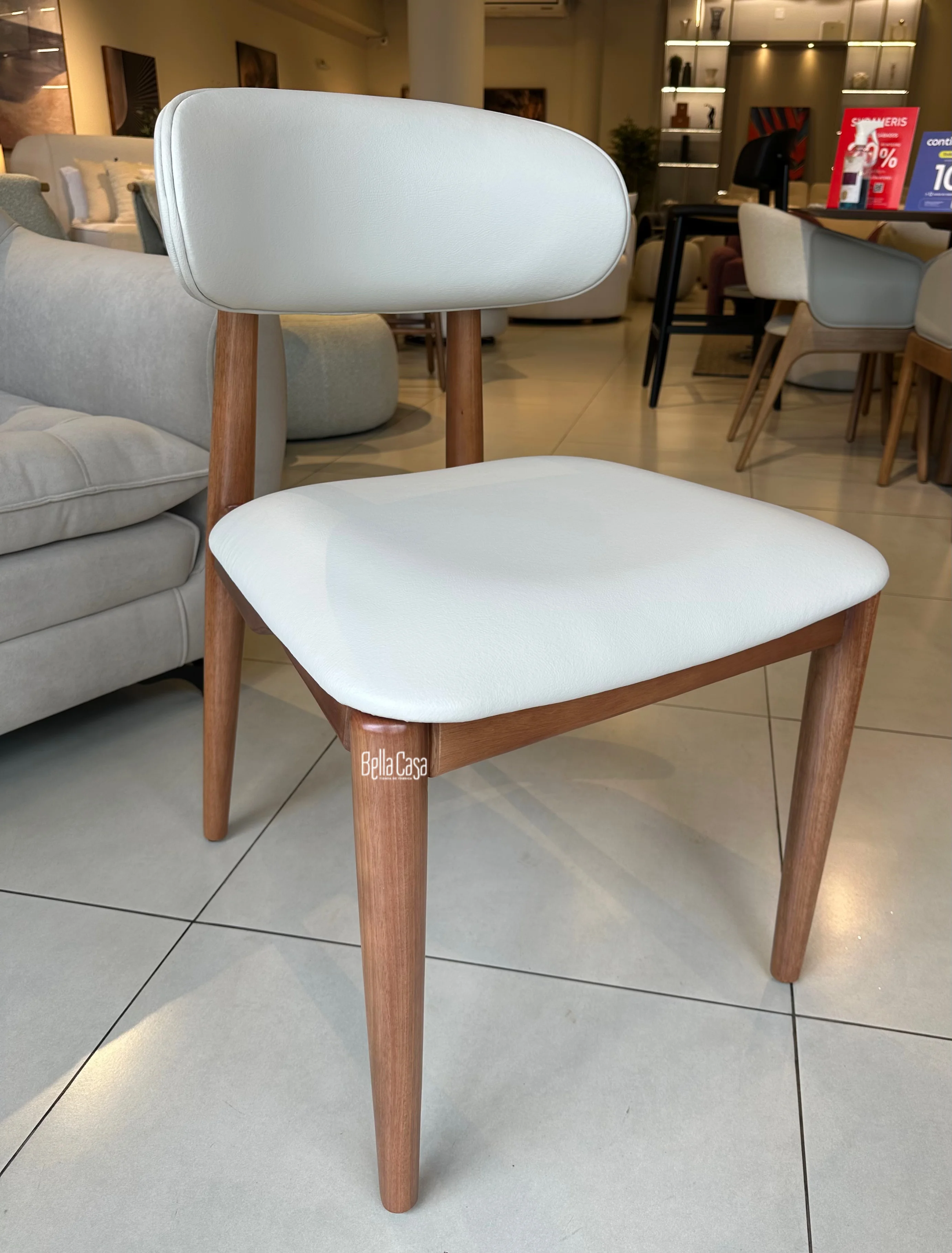 Silla Fernanda en madera color almendra con eco cuero beige - Vista 4