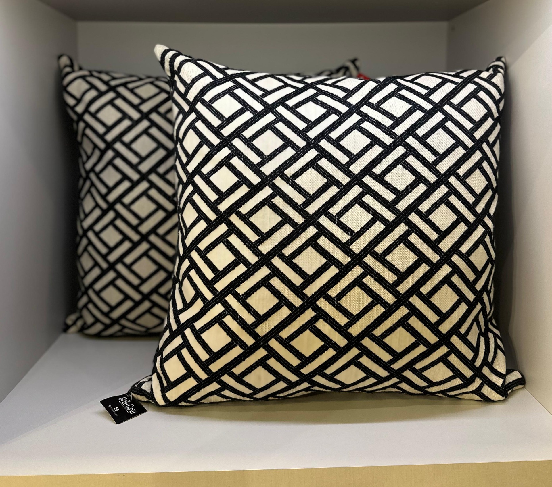 ALMOHADA DECORATIVA 50X50 FORMA GEOMETRICA 