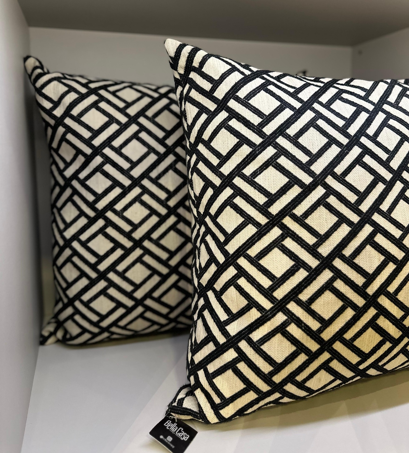 ALMOHADA DECORATIVA 50X50 FORMA GEOMETRICA  - Vista 2