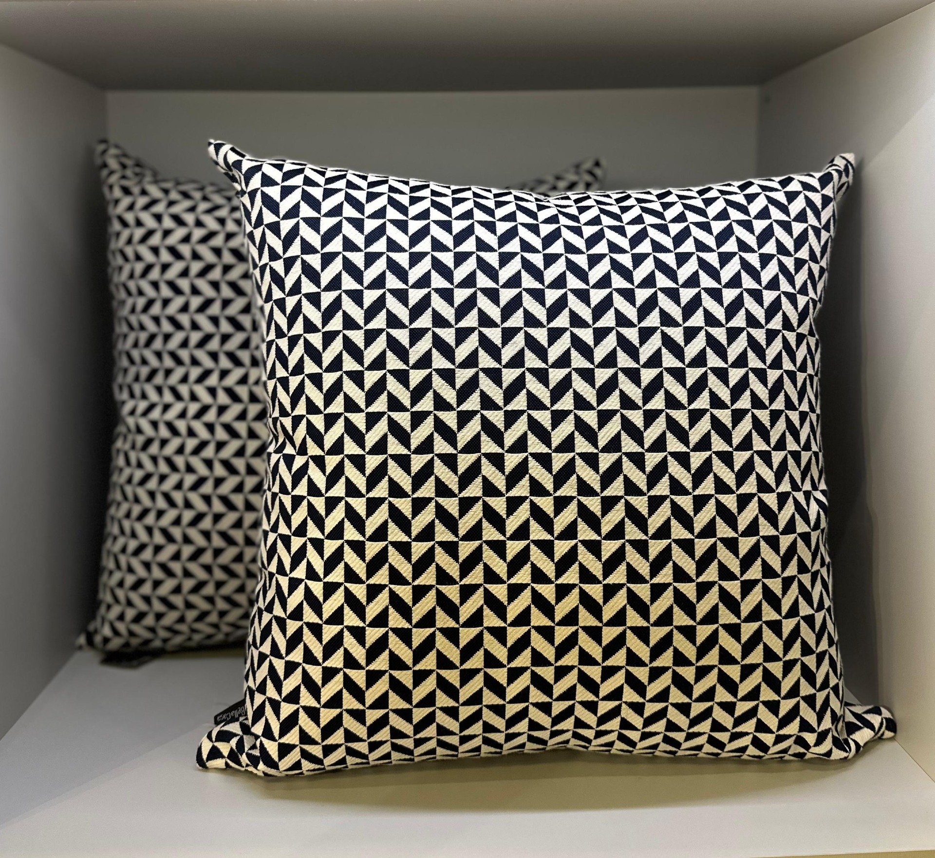 ALMOHADA DECORATIVA 50X50 FORMA GEOMETRICA  - Vista 3
