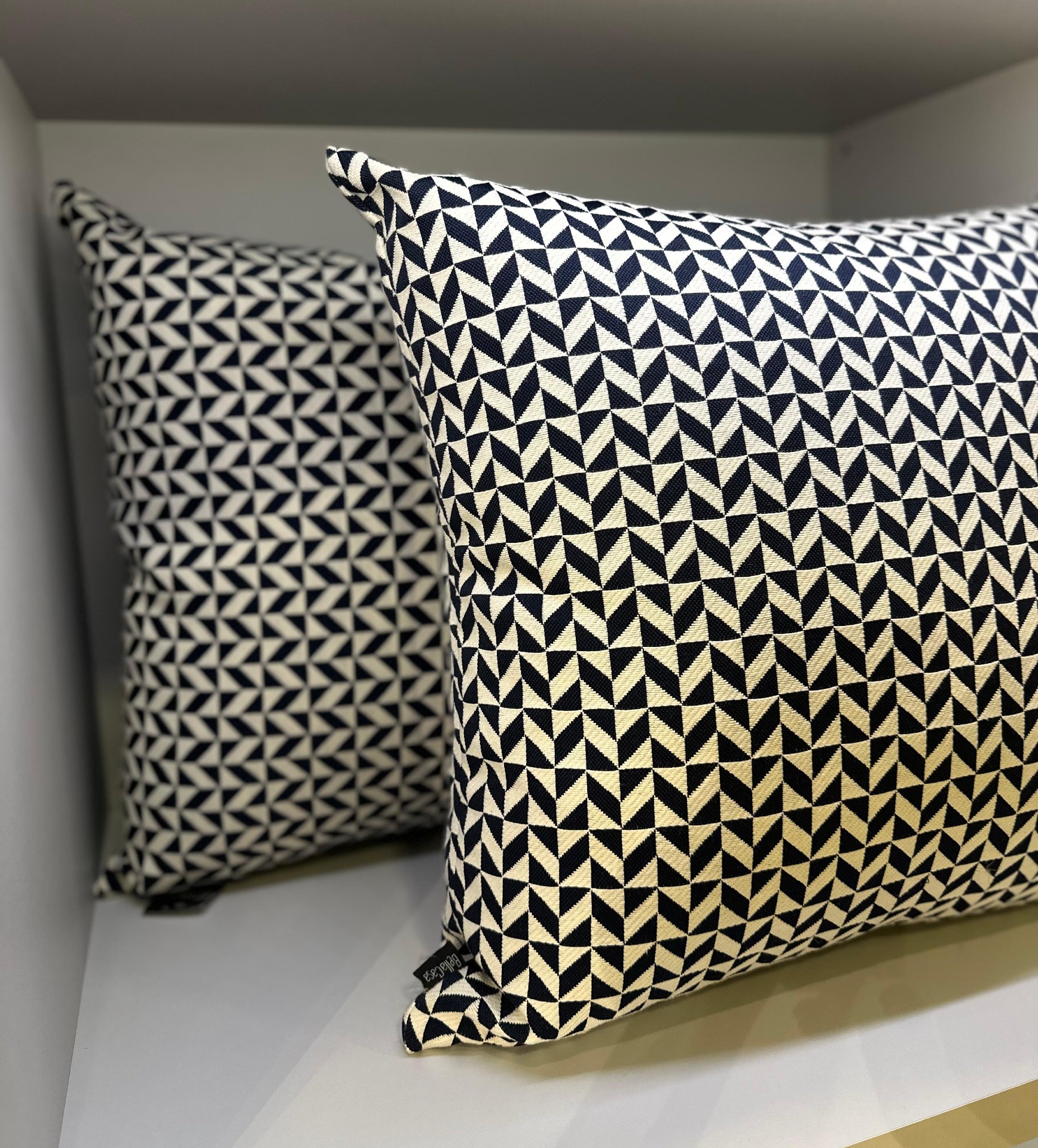 ALMOHADA DECORATIVA 50X50 FORMA GEOMETRICA  - Vista 4