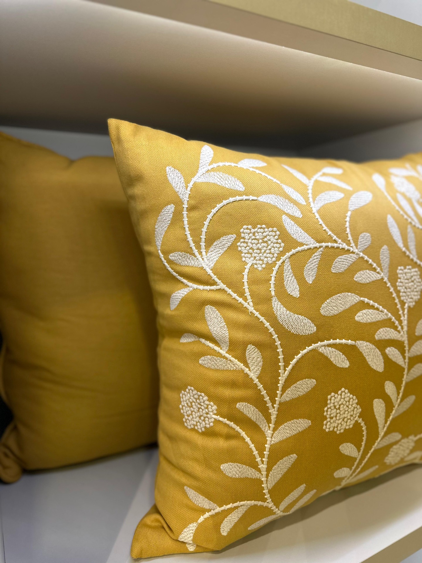 ALMOHADA DECORATIVA 52X52 LINO MOSTAZA  - Vista 2