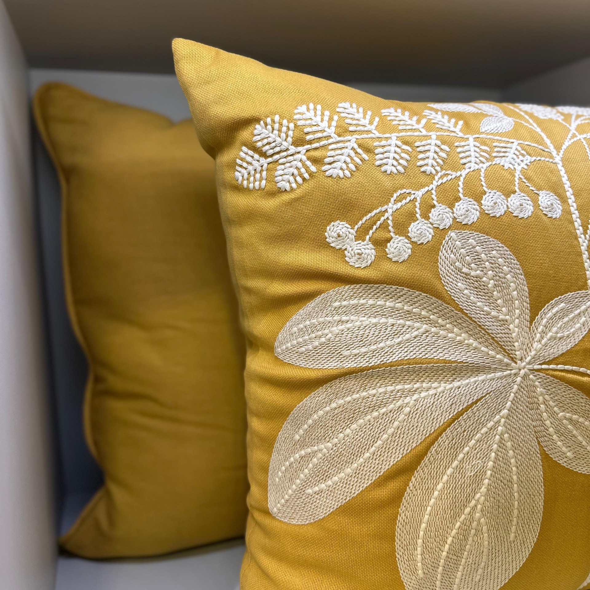 ALMOHADA DECORATIVA 52X52 LINO MOSTAZA  - Vista 5