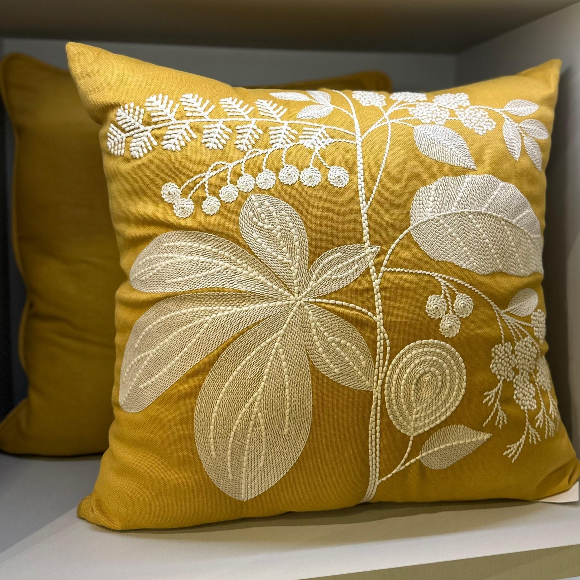 ALMOHADA DECORATIVA 52X52 LINO MOSTAZA  - Vista 6