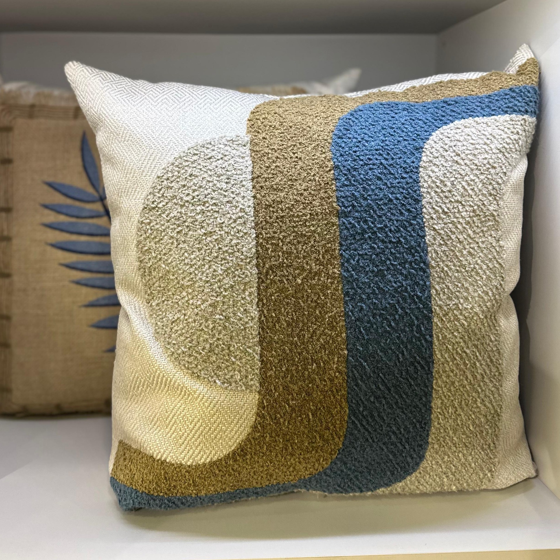 ALMOHADA DECORATIVA 52X52 BORDADO BOUCLÉ - Vista 2