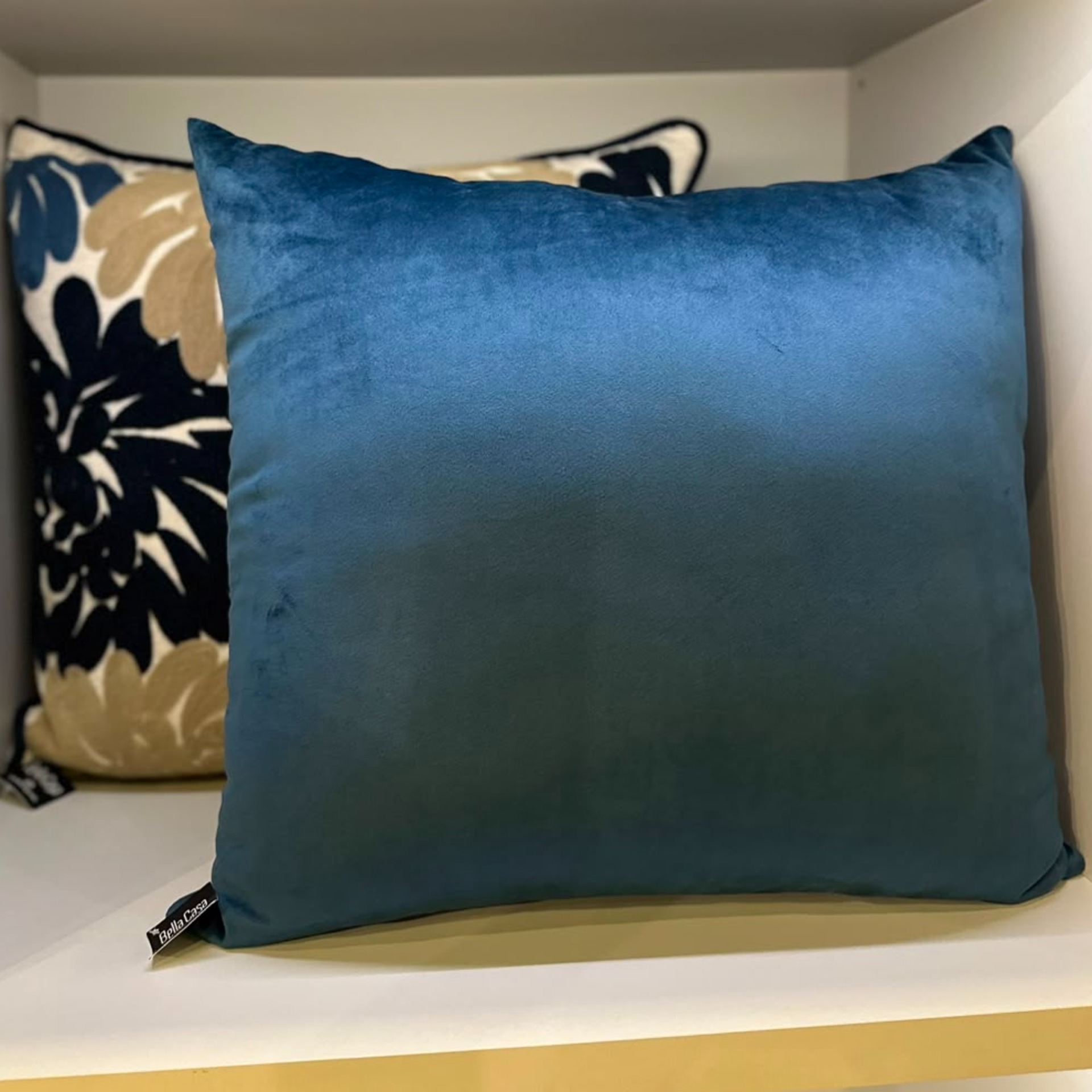 ALMOHADA DECORATIVA 50X50 BORDADO AZUL Y LISO - Vista 3